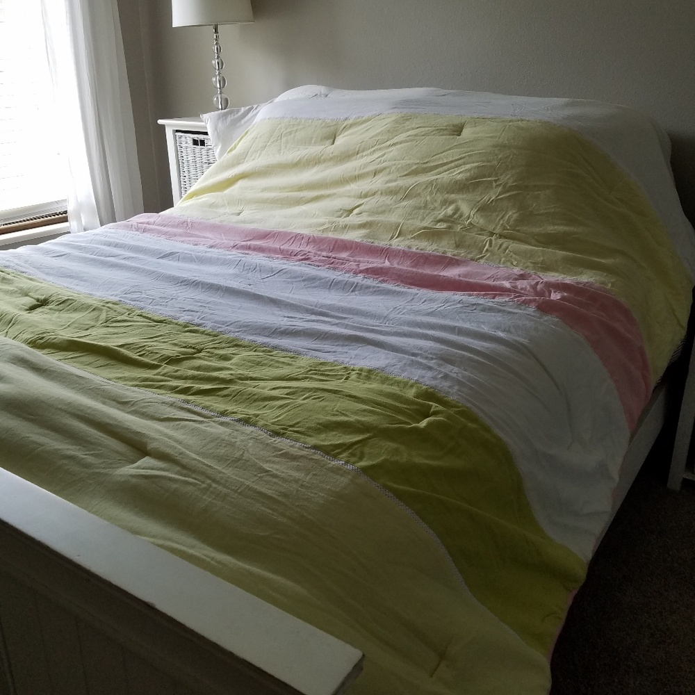 Tommy Hilfiger Queen Comforter & Accessories